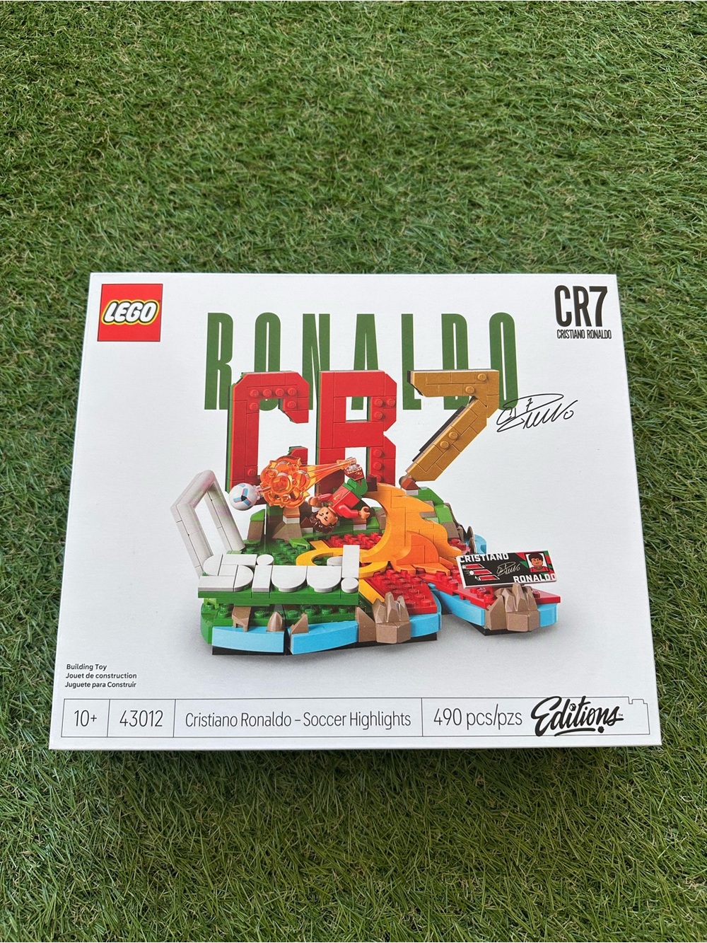 LEGO Cristiano Ronaldo CR7 Display Set - White, Red, Green, Gold, Blue